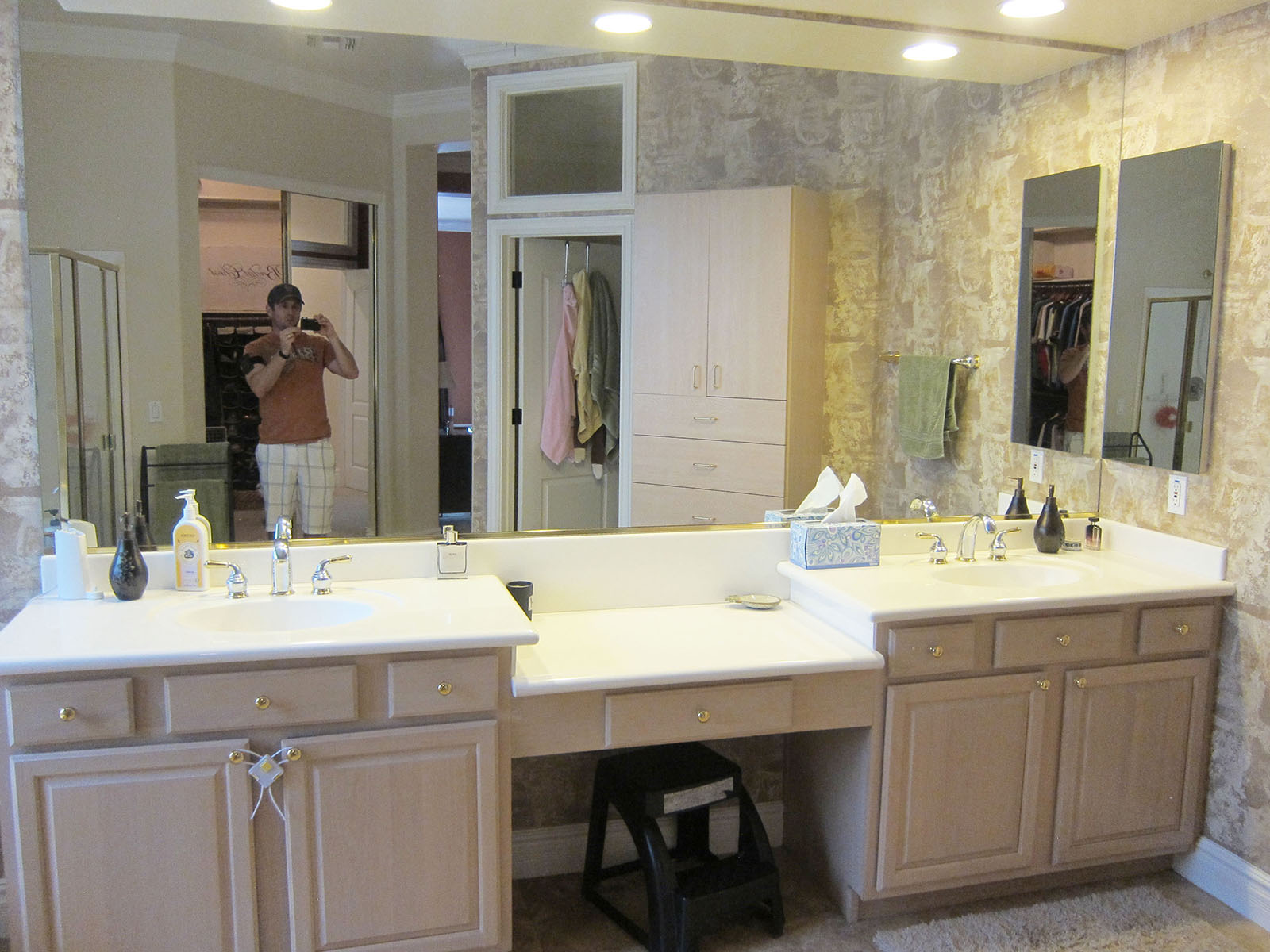 Custom Hanging Mirrors That Make Your Bathroom Pop The